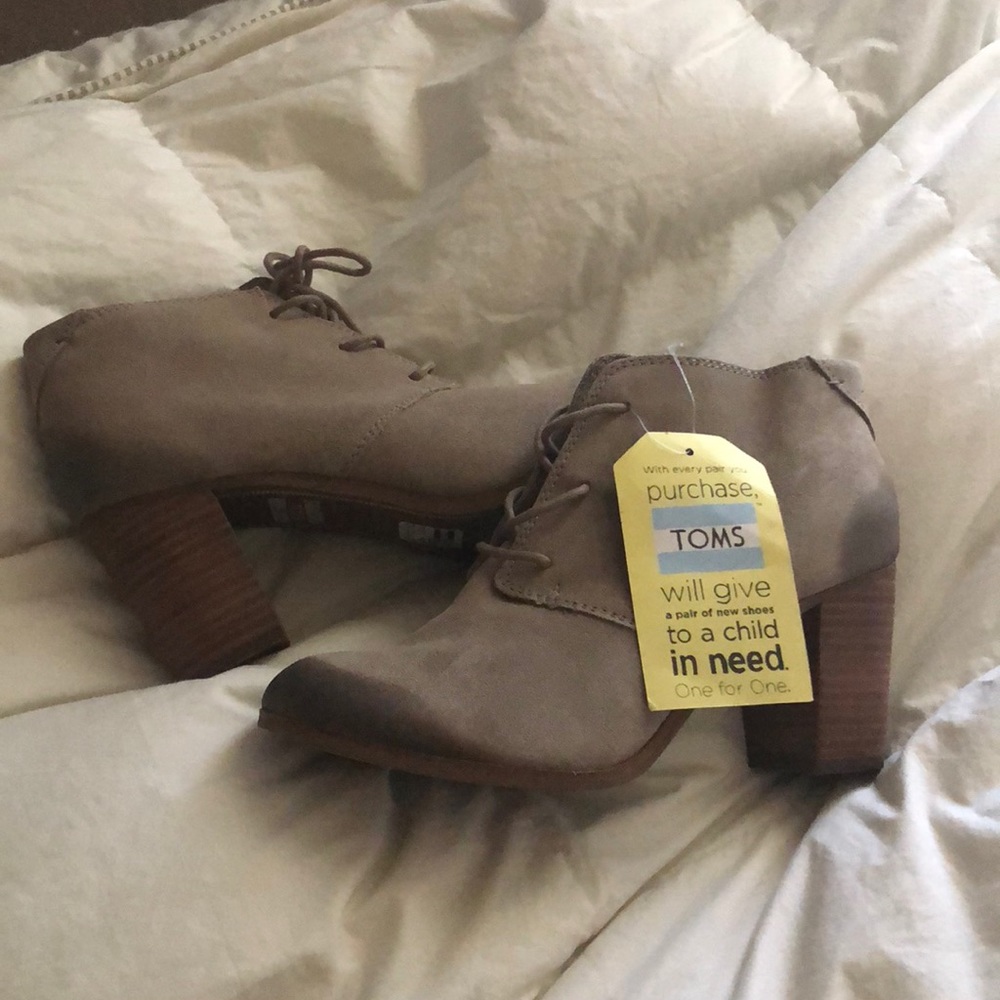 TOMS Burnished Lace up Suede Boots Heels 8.5